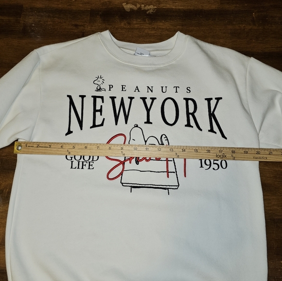 Peanuts, Snoopy, Ivory Sweatshirt, Size M - Picture 7 of 11